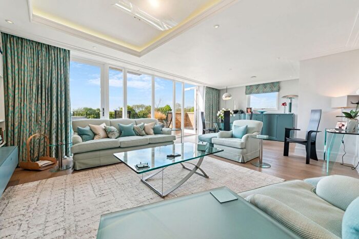 3 Bedroom Flat To Rent In Copse Hill, London, SW20