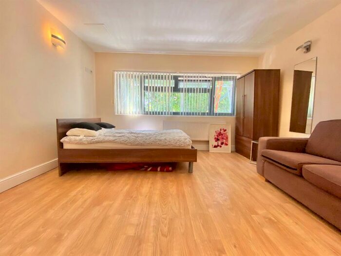 Studio To Rent In Regents Park Road, London, N3