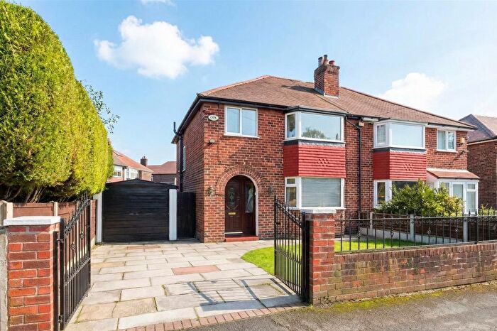 3 Bedroom Semi-Detached House For Sale In De Quincey Close, Timperley, WA14