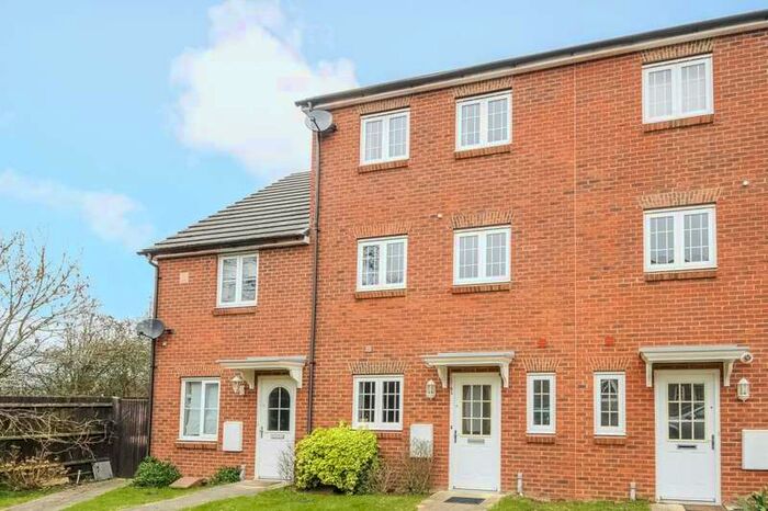 3 Bedroom Town House To Rent In Chatsworth Park, Winnersh, RG41
