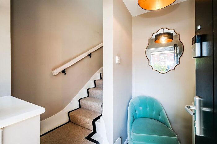 1 Bedroom Flat To Rent In Rivenhall Gardens, South Woodford, E18