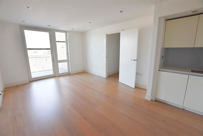 1 Bedroom Flat To Rent In Yardley Court, West Drayton, UB7