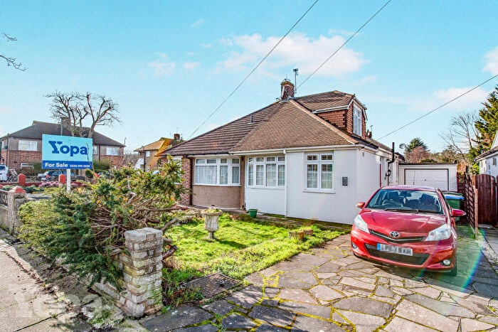3 Bedroom Semi-Detached Bungalow For Sale In Riverside Road, Sidcup, DA14