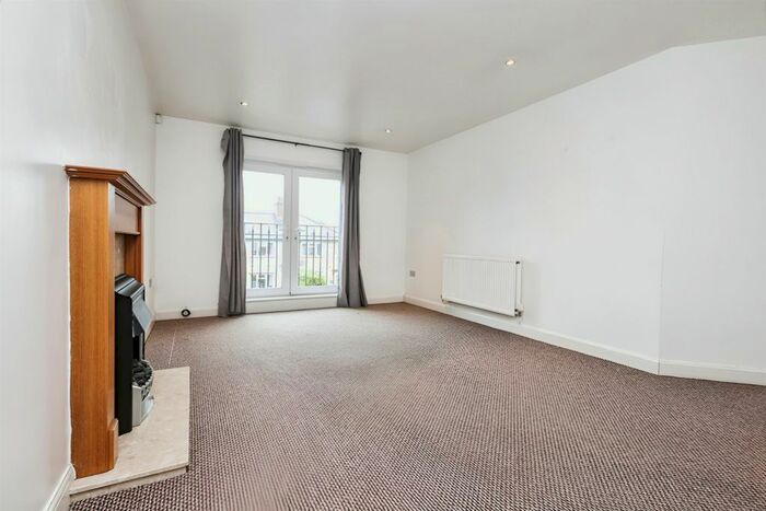 2 Bedroom Flat For Sale In George Road, Halesowen, B63