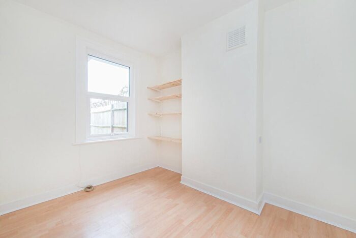 1 Bedroom Flat To Rent In Albyn Road, Deptford, London, SE8