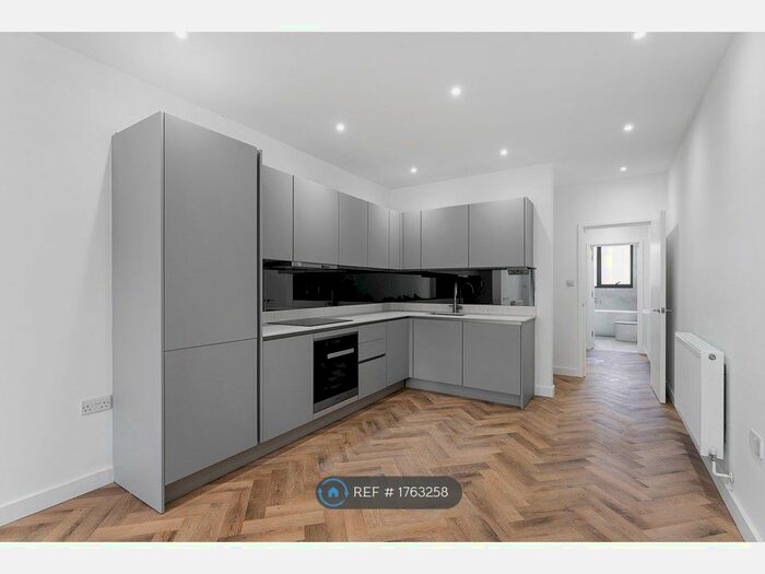 2 Bedroom Flat To Rent In High Street, London, E11