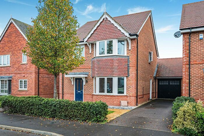 4 Bedroom Detached House For Sale In Warren Mead, Thame, Oxfordshire, OX9