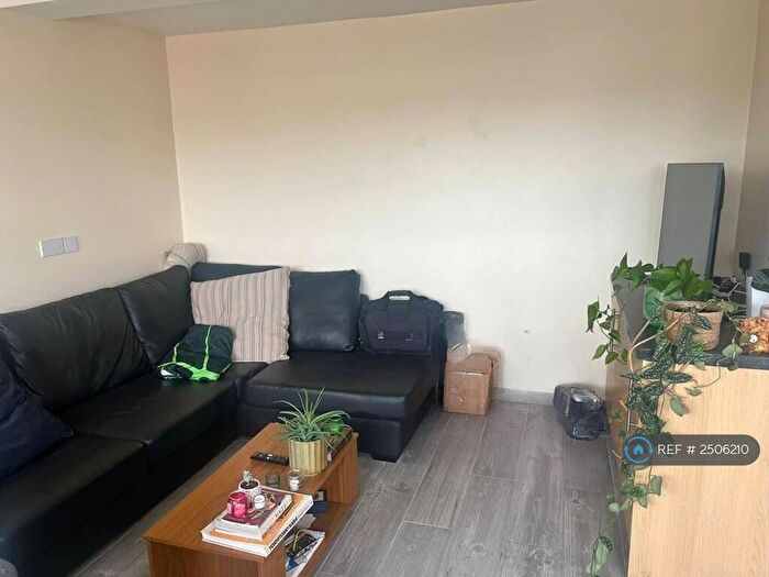 5 Bedroom Maisonette To Rent In Peter Hills House, London, SE16