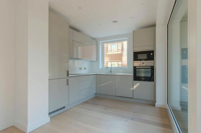 2 Bedroom Flat To Rent In Elephant Park, Southwark, London, SE17