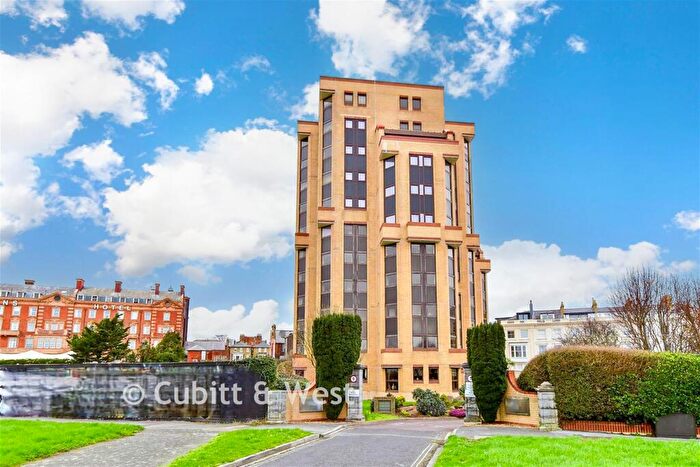 1 Bedroom Flat For Sale In Clarence Parade, Southsea, Hampshire, PO5