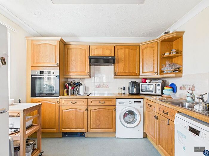 1 Bedroom Flat For Sale In Kingsgate, Pennsylvania Road, Exeter, EX4