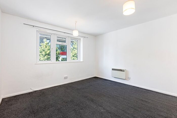 Studio To Rent In Snowsfields, London, SE1