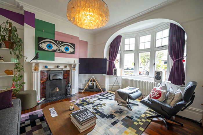 3 Bedroom House For Sale In Hereford Road, Wanstead, London, E11