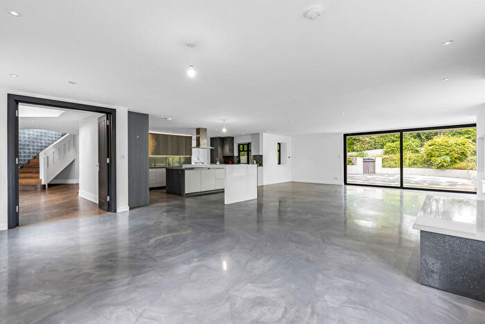 6 Bedroom Detached House To Rent In Church Lane, Broxbourne, EN10