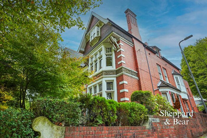 3 Bedroom Flat For Sale In Ninian Road, Cardiff, CF23