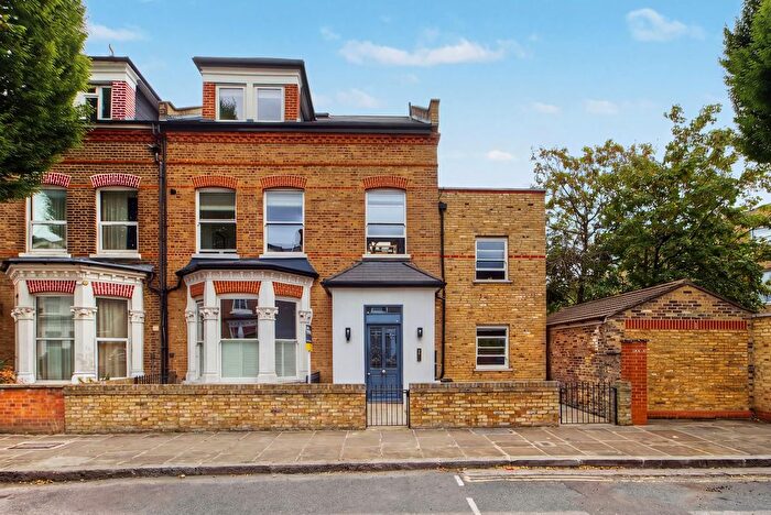 2 Bedroom Flat For Sale In Adolphus Road, London, N4