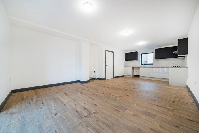 2 Bedroom Apartment To Rent In Flat Surjit Court High Street Rochester Kent, ME1