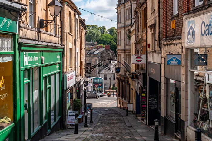 2 Bedroom Flat For Sale In Stony Street, Frome, BA11