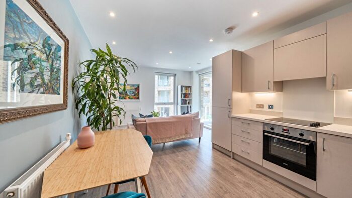 1 Bedroom Flat For Sale In Peart House, NW7