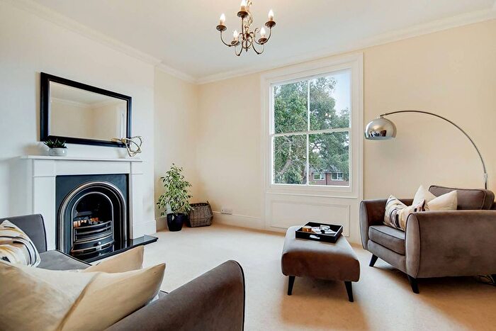 2 Bedroom Flat For Sale In Kempshott Road, Streatham Common, London, SW16