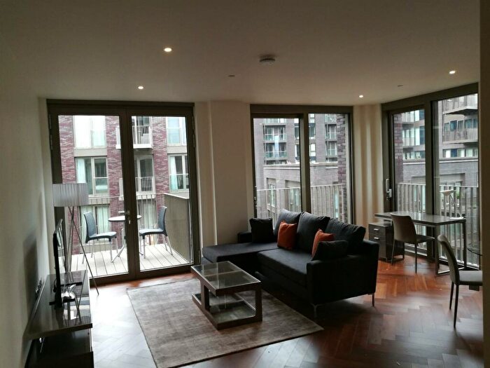 2 Bedroom Flat To Rent In New Union Square, London, SW11