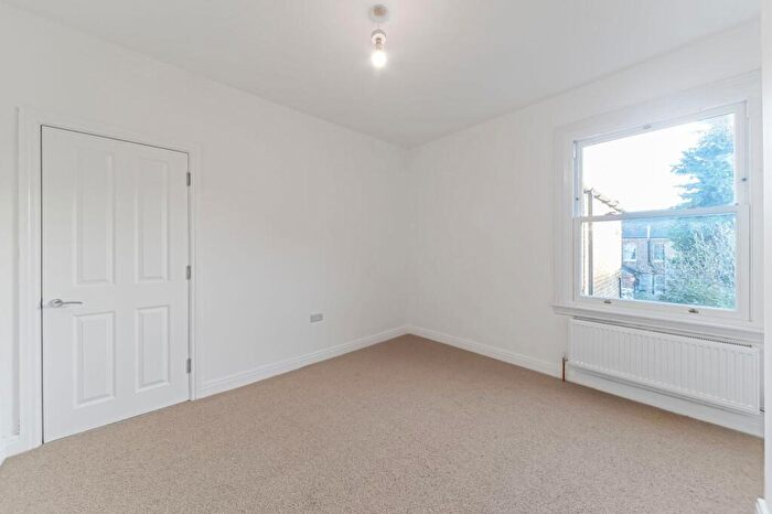 2 Bedroom Flat To Rent In Elmer Road, London, SE6