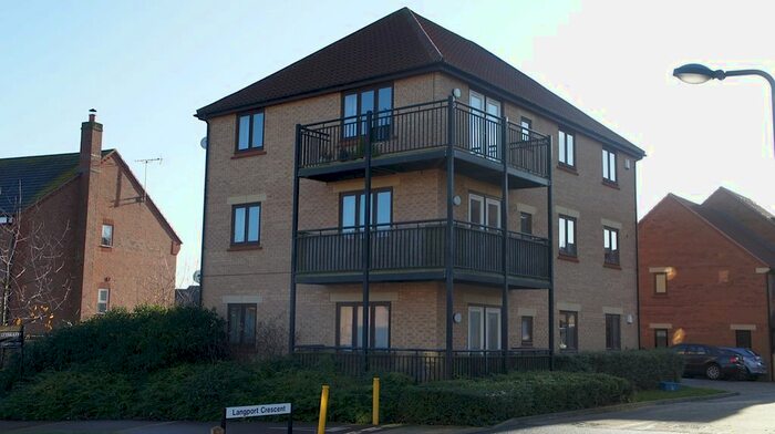 2 Bedroom Flat To Rent In Langport Crescent, Oakhill, Milton Keynes, MK5