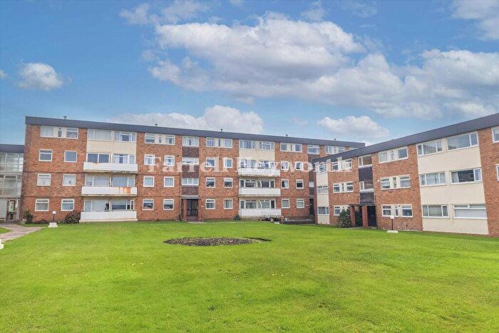 2 Bedroom Flat For Sale In Queens Promenade, Blackpool, FY2