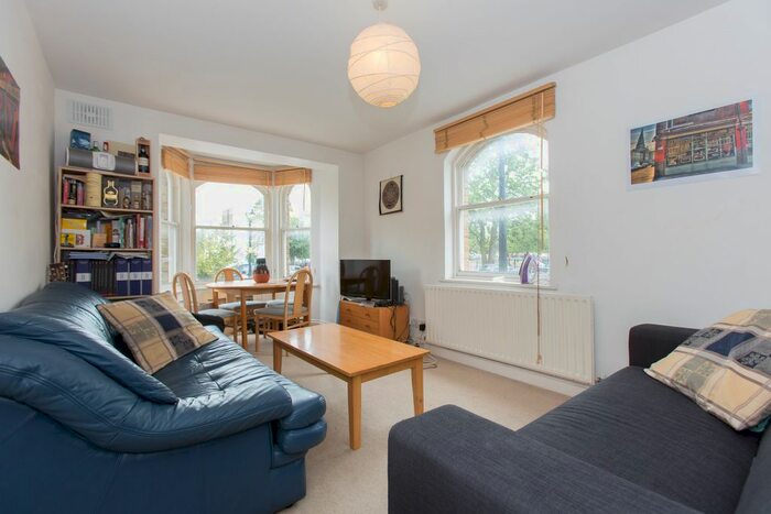 2 Bedroom Flat To Rent In Liston Road, London, SW4