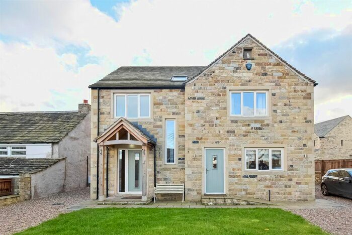 3 Bedroom Detached House To Rent In Carr Lane, Middlestown, Wakefield WF4