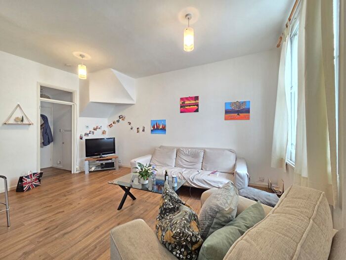 Studio To Rent In Gloucester Terrace, W2