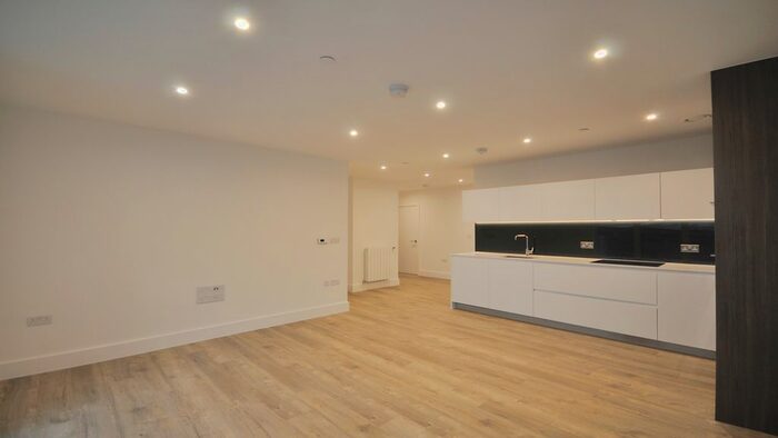 2 Bedroom Flat To Rent In Cobham House, Kidbrooke Village, SE3