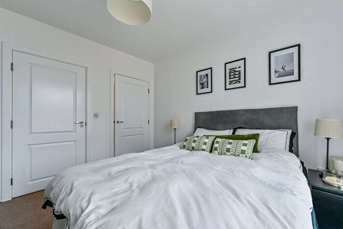 2 Bedroom Flat For Sale In Vitruvian Court, Limehouse, London, E14