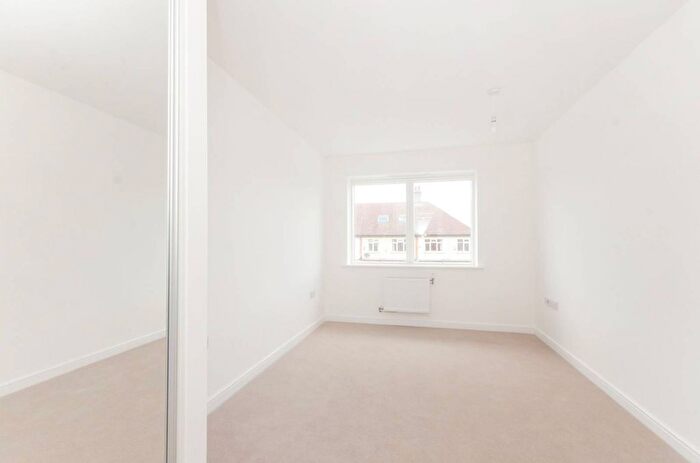 2 Bedroom Flat To Rent In Hero, Wimbledon, London, SW20