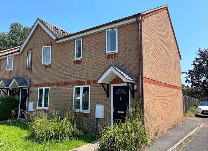 2 Bedroom Semi-Detached House For Sale In Terrier Close, Hedge End, SO30