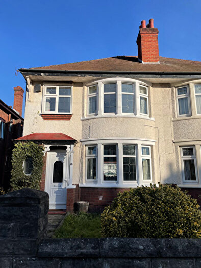 3 Bedroom Semi-Detached House To Rent In St. Johns Road, Wirral, CH62