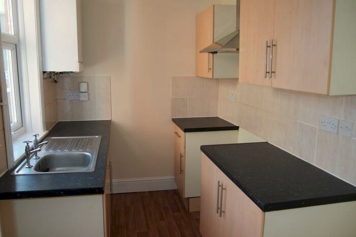 2 Bedroom End Of Terrace House To Rent In Cinderhill Road, Nottingham, NG6