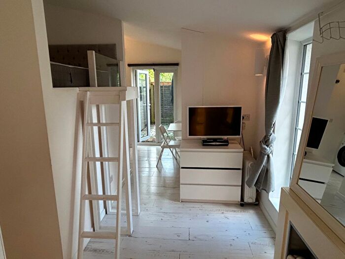 1 Bedroom Studio To Rent In Colney Hatch Lane, London, N10