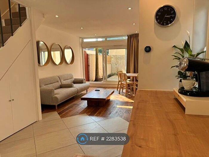 2 Bedroom Maisonette To Rent In Cedars Road, London, SW4