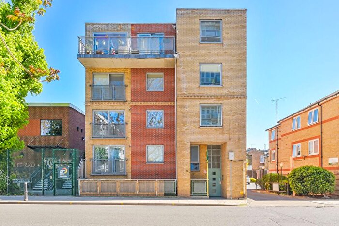 2 Bedroom Flat To Rent In Globe Road, Stepney, London, E1