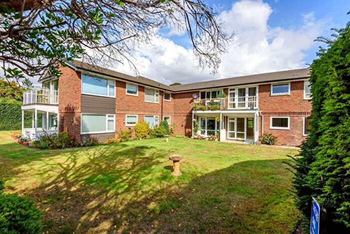 1 Bedroom Retirement Property For Sale In Gunters Mead, Esher, KT10