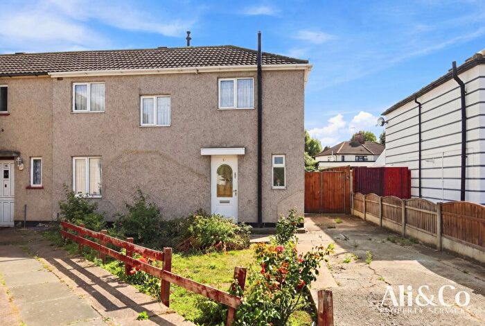 3 Bedroom Terraced House For Sale In Southey Walk, Tilbury, RM18