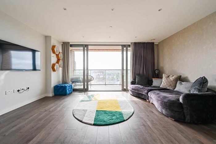 2 Bedroom Flat To Rent In Heritage Tower, Canary Wharf, London, E14
