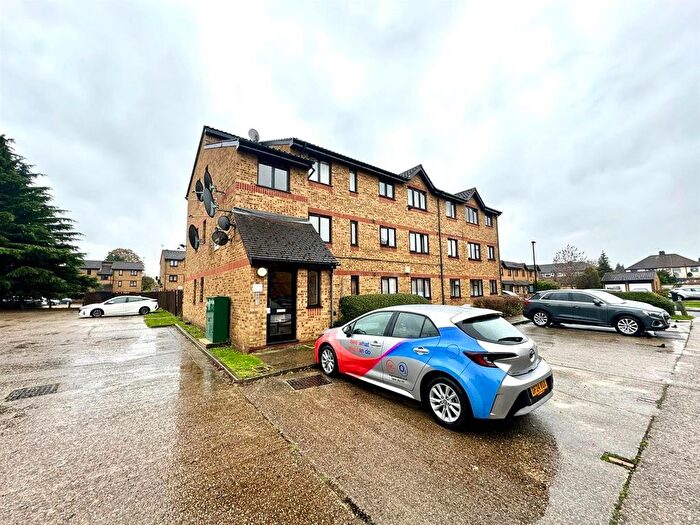 1 Bedroom Flat To Rent In Celadon Close, Enfield, EN3