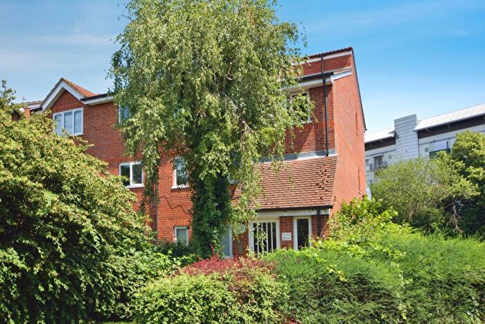 1 Bedroom Flat For Sale In Green Pond Close, Walthamstow, E17