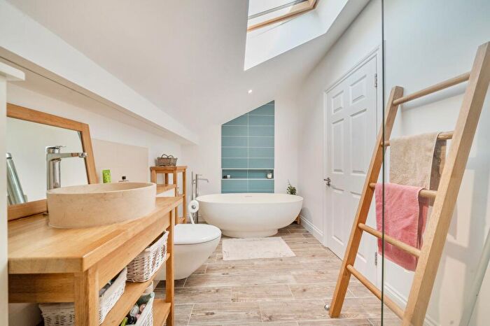 2 Bedroom Flat For Sale In Haling Down Passage, Aria House, CR2