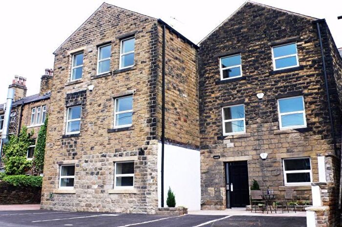 2 Bedroom Flat To Rent In Wakefield Road, Denby Dale, Huddersfield, HD8