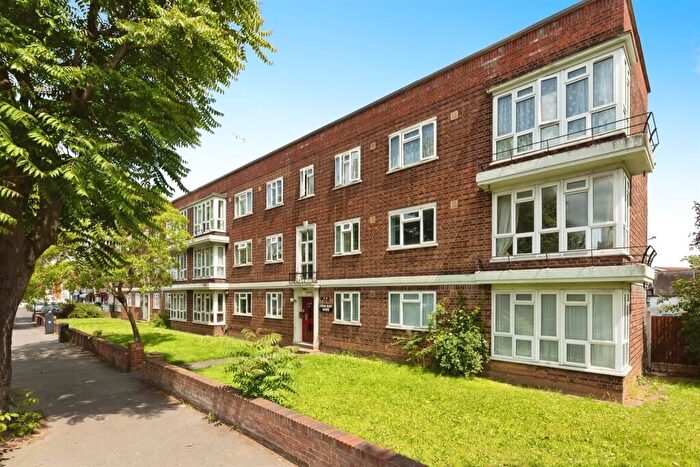 2 Bedroom Flat To Rent In -Bedroom Flat, IG11