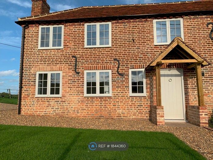 3 Bedroom Semi-Detached House To Rent In Paley Street, Nr Maidenhead, SL6