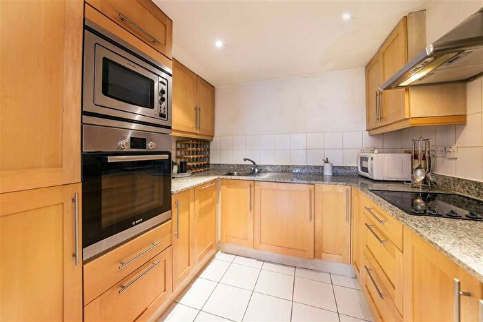 2 Bedroom Flat To Rent In Bermondsey Wall West, London, SE16